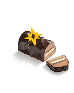 La Maison du Chocolat Maracuja buche 5 people cut into two on a white background