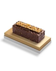 Gâteau Maison Figaro noisettes sur fond blanc