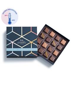 Coffret Initiation Givrée Hiver 16 chocolats semi-ouvert sur fond blanc