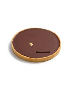 Tarte chocolat La Maison du Chocolat sur fond blanc