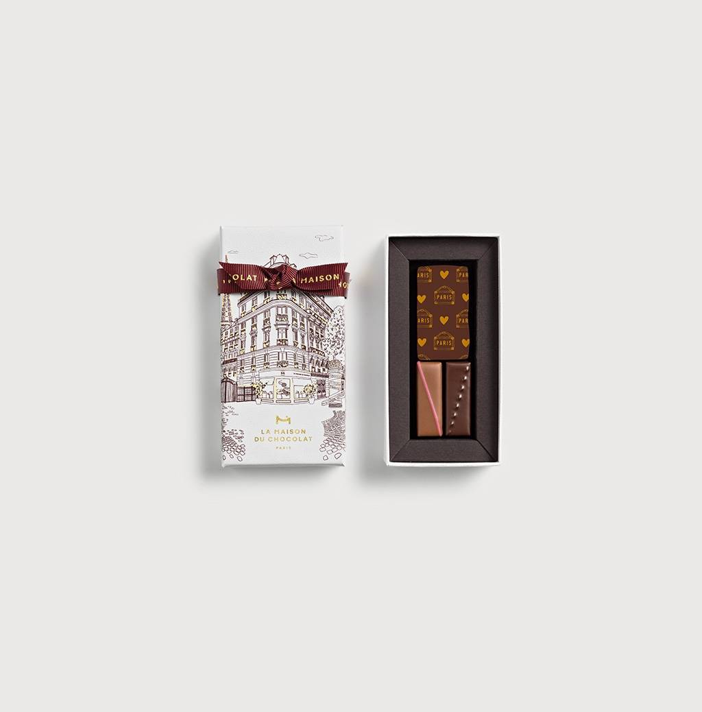 Au Cœur du Faubourg Gift Box 3 Chocolates on a grey background