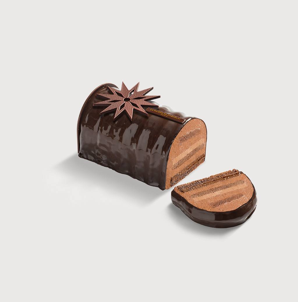 Caracas Buche de Noel Medium on a gray background