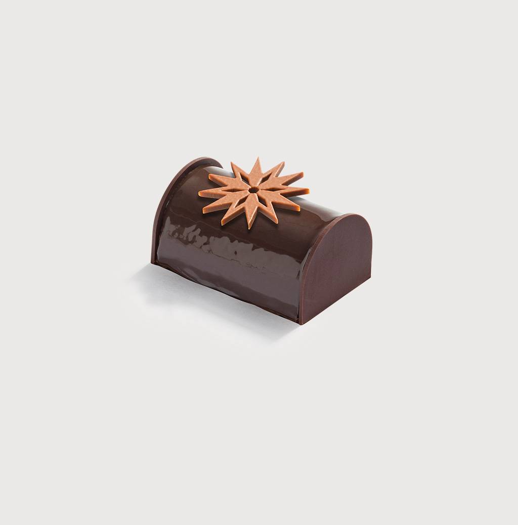 Figaro Buche de Noel Small on a gray background