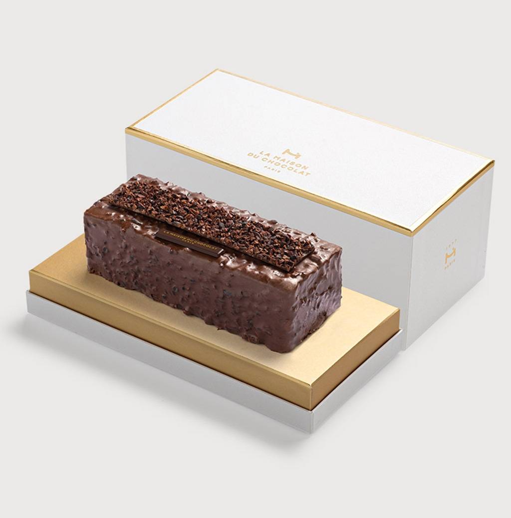 Gâteau Maison Akosombo sur fond gris