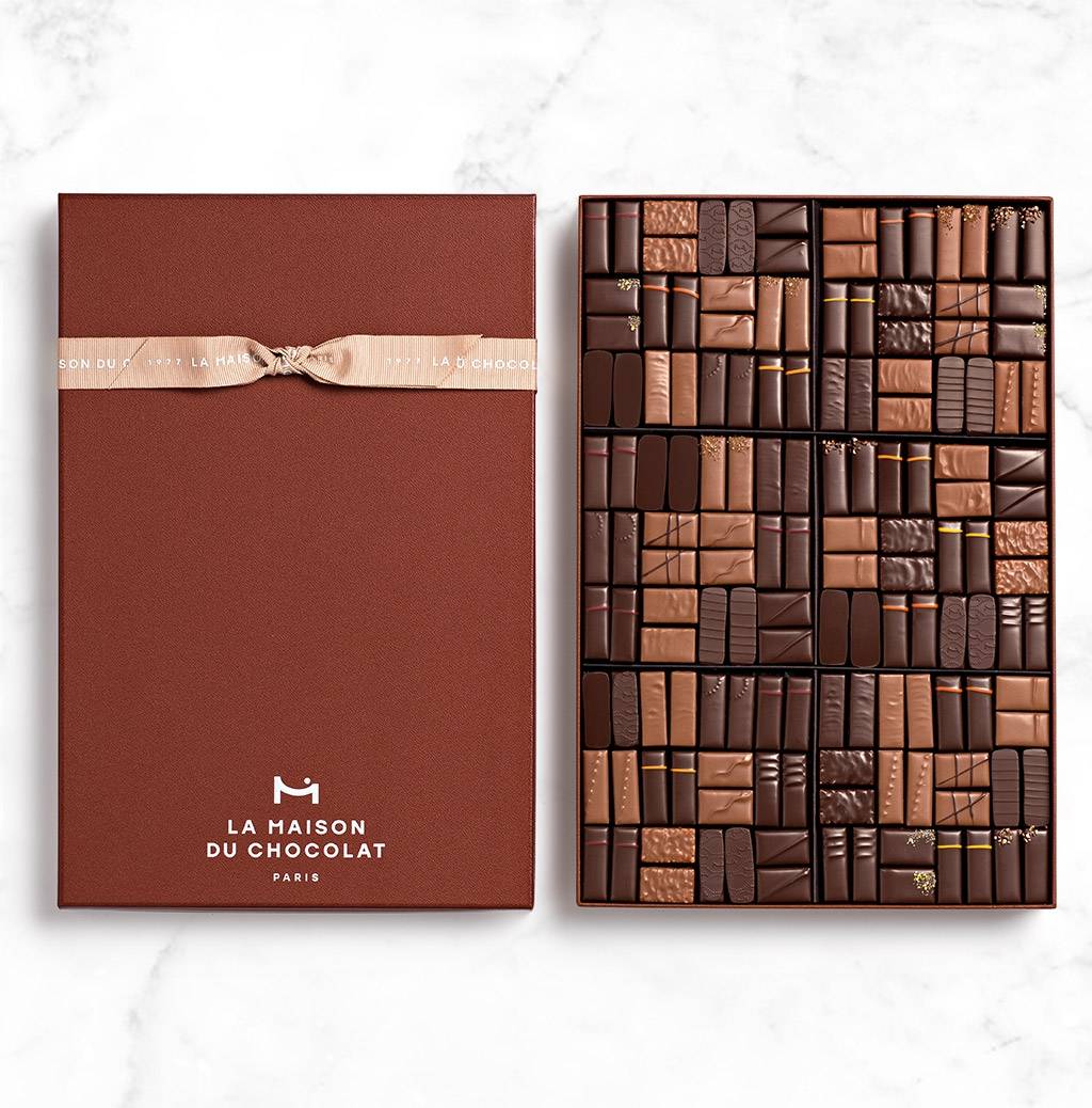 Coffret Maison Noir et Lait 144 chocolats  sur fond blanc