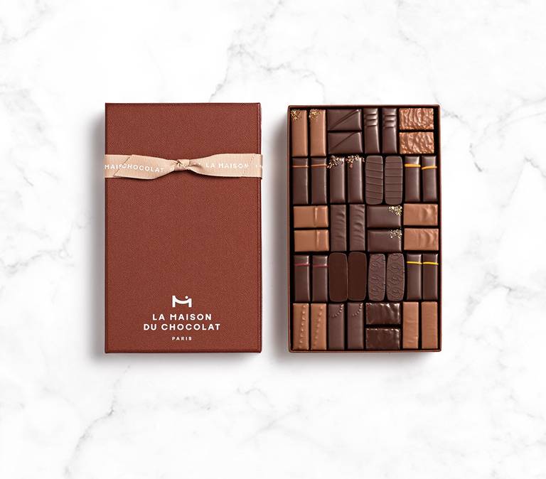 Coffret Maison Dark and Milk 40 chocolates on marble background