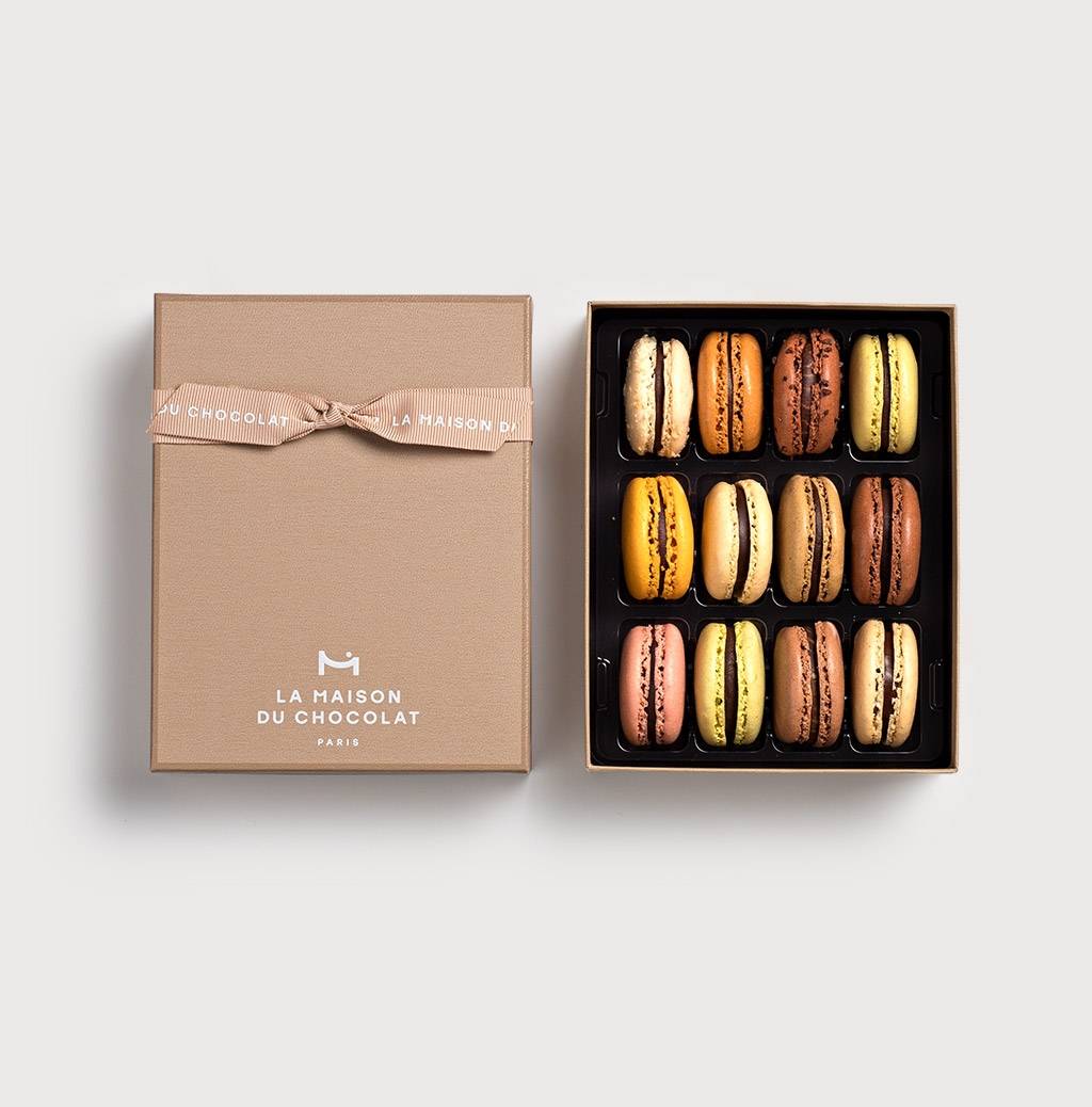 Macaron Gift Box 12 pieces on a gray background