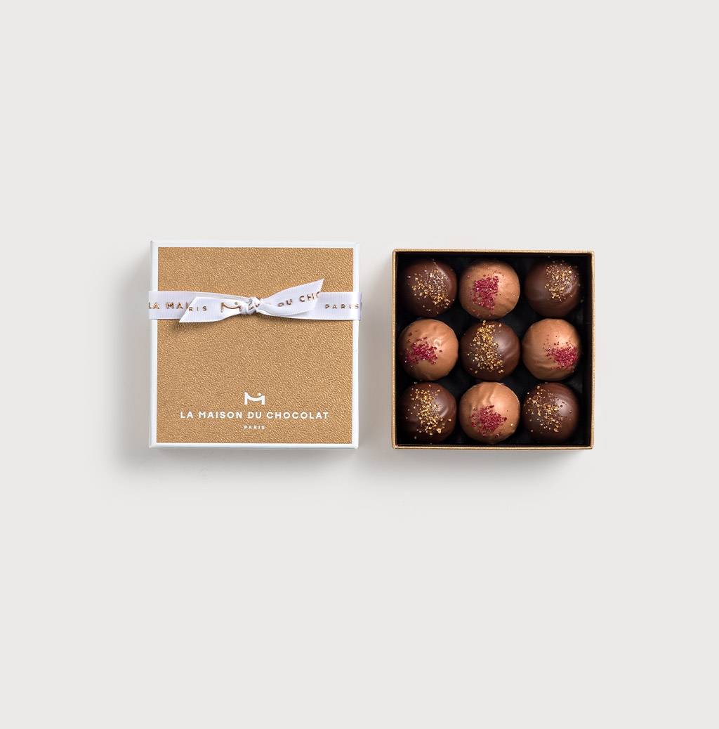 Effervescence Gift Box 9 pieces on a gray background