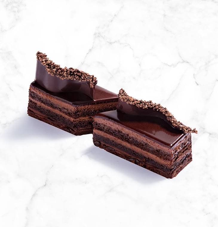 Délice Entremet Small on a marble background