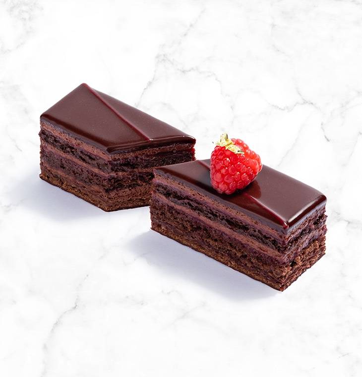 Salvador Entremet Small on a marble background