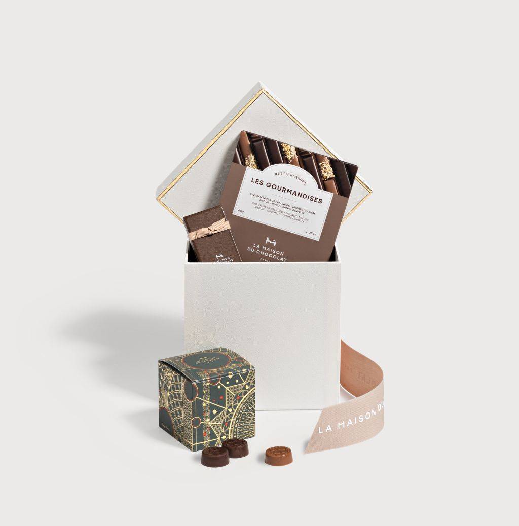 Etoiles Signature Gift Box on a gray background