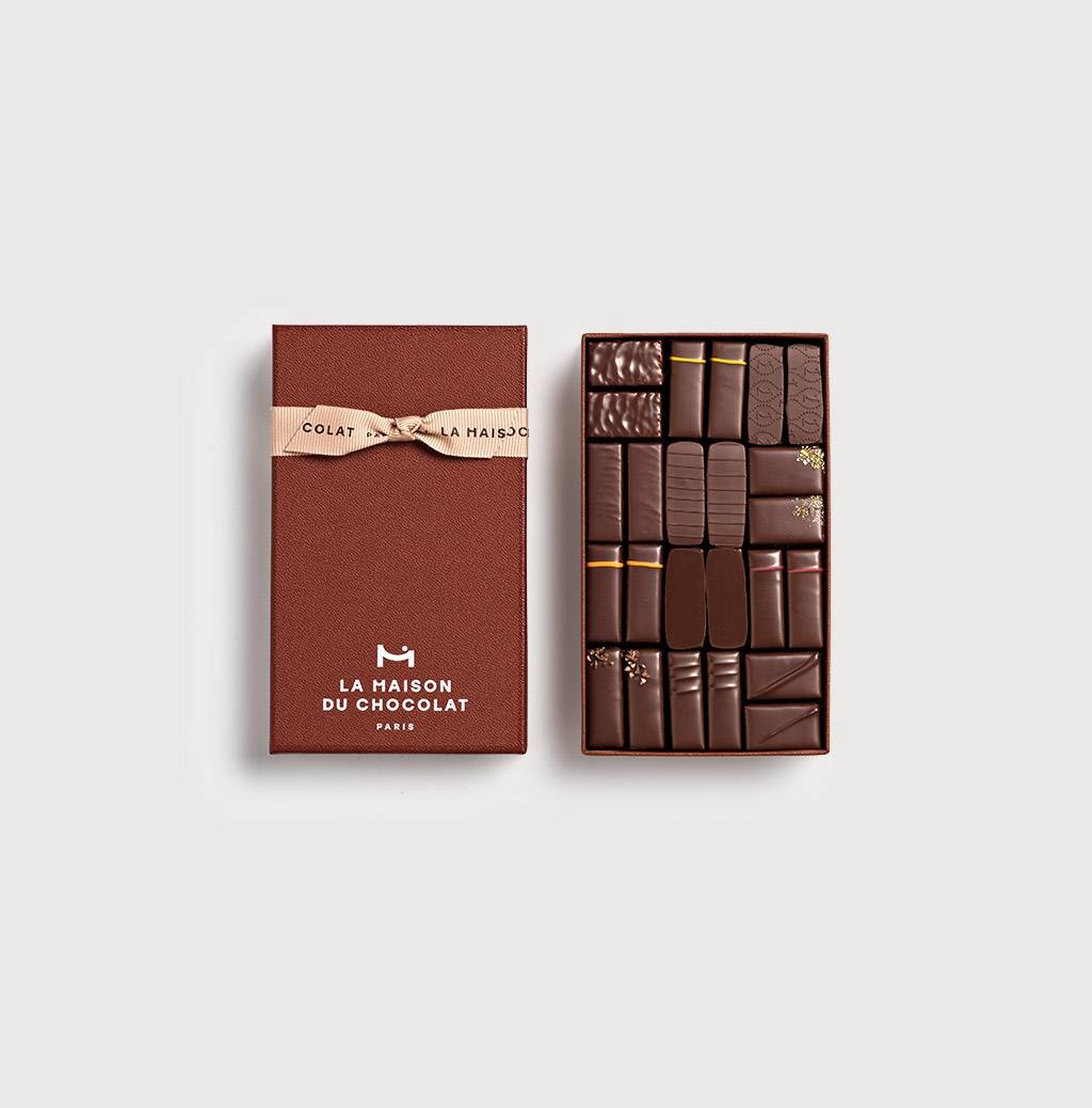 Coffret Maison Dark 24 pieces on a gray background