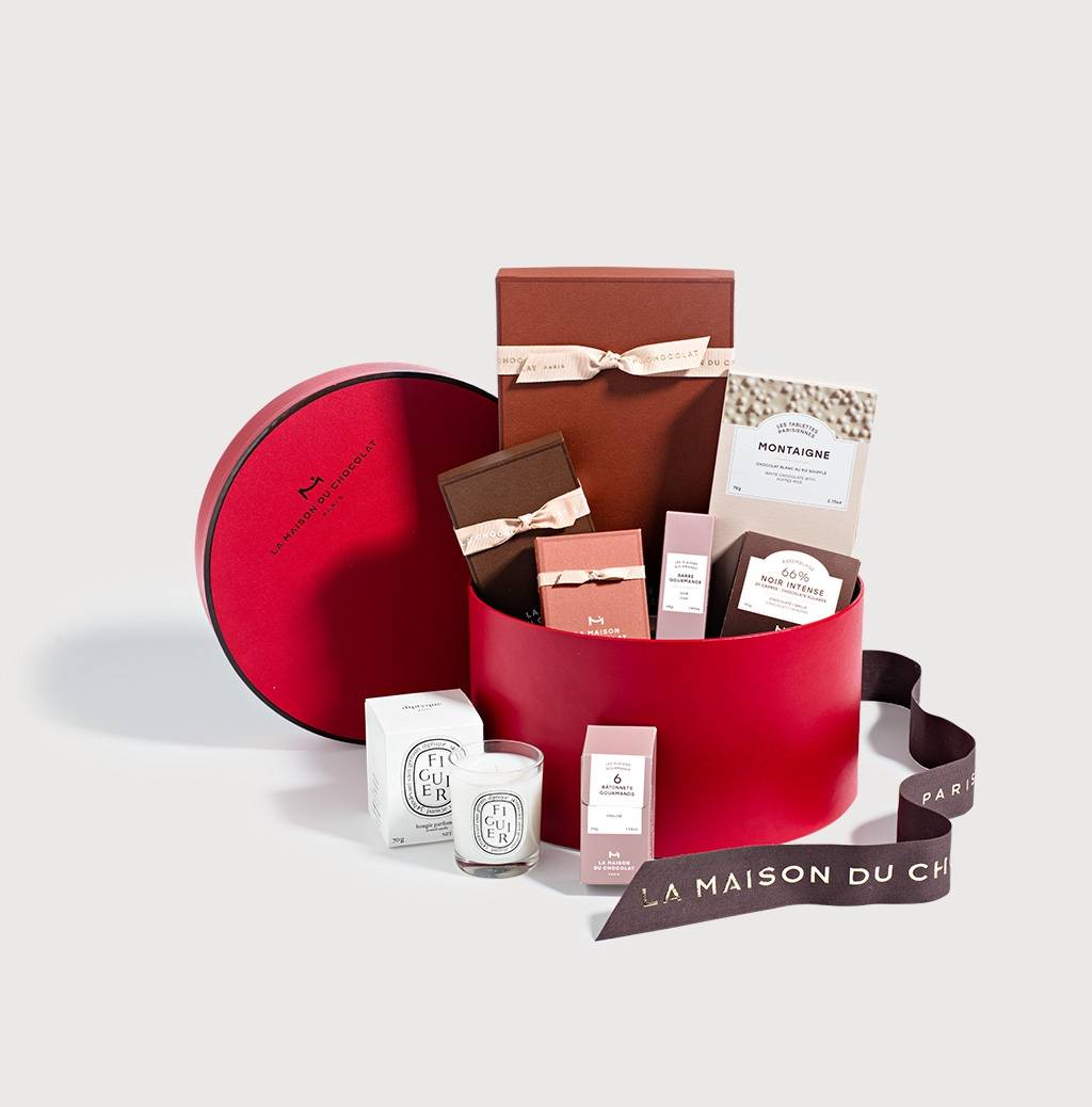 MONTAIGNE GIFT BOX in grey background