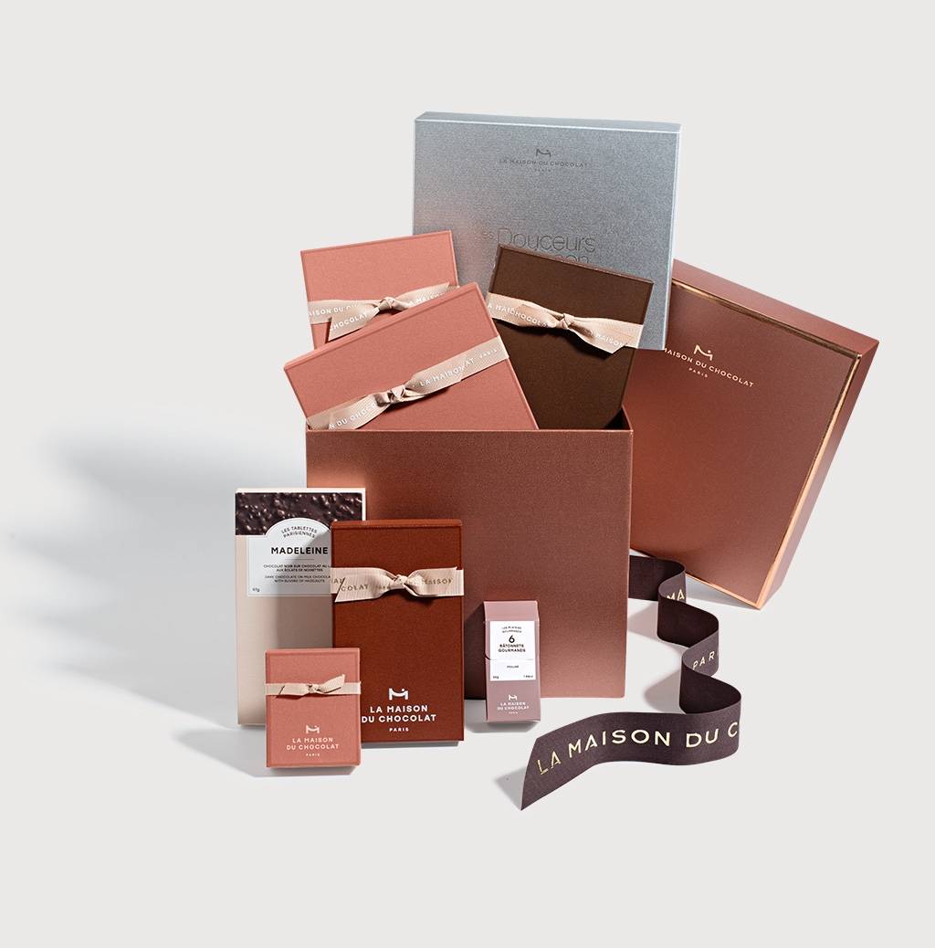 MADELEINE GIFT BOX in grey background