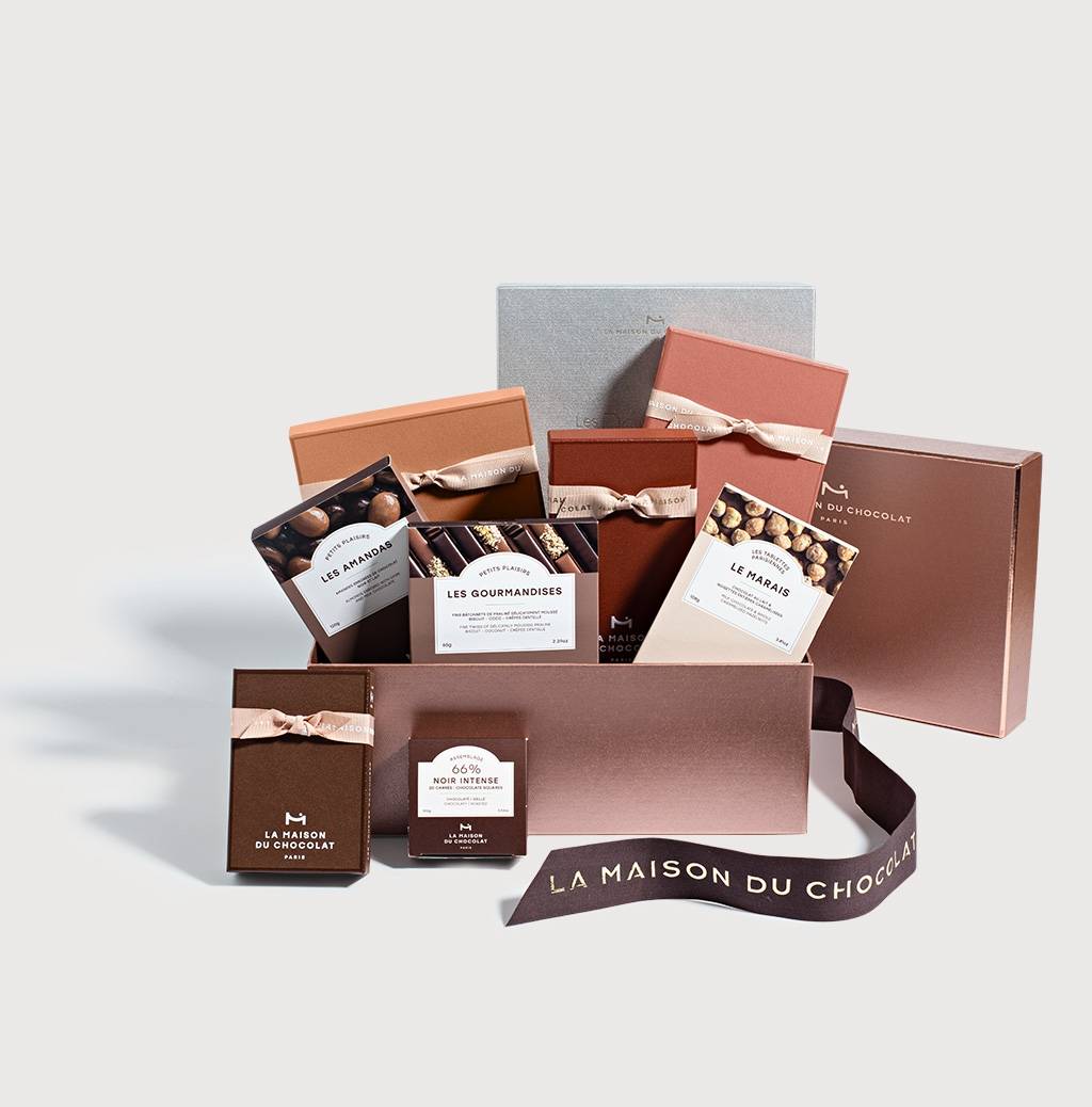 SAINT-HONORÉ GIFT BOX in grey background