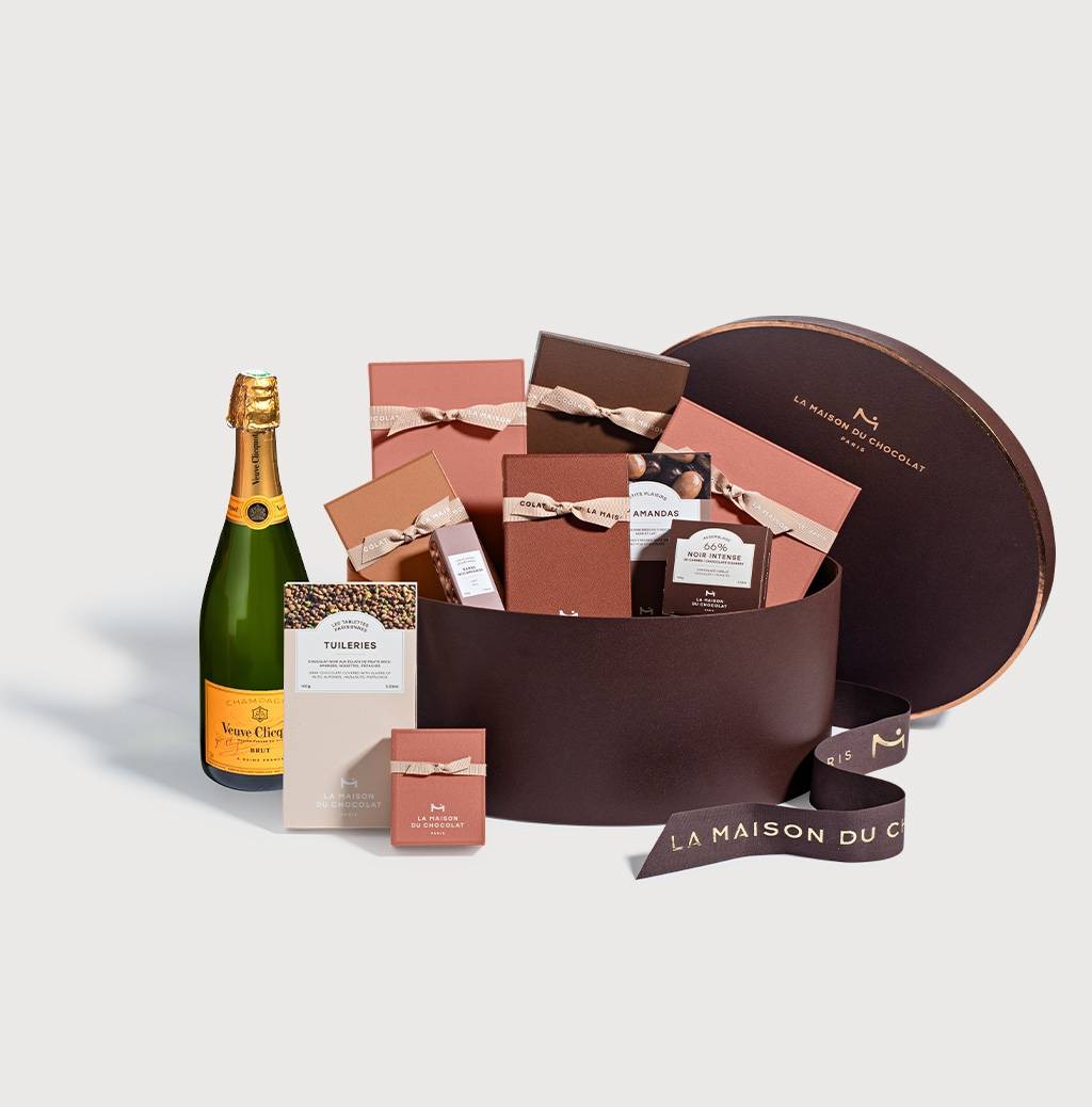 PLACE VENDÔME GIFT BOX in grey background