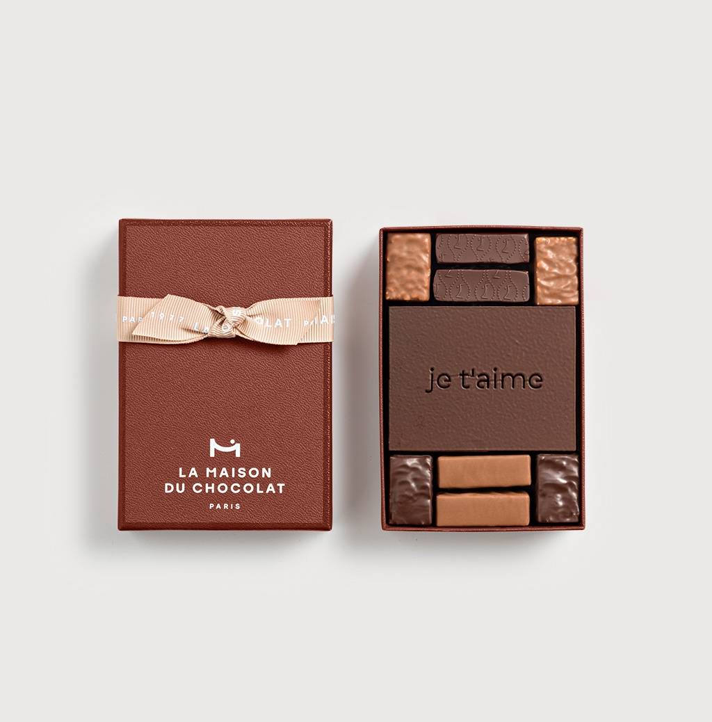 Coffret je t'aime 8 chocolats sur un fond gris