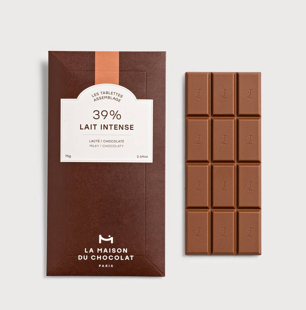 LAIT INTENSE 39% in grey background