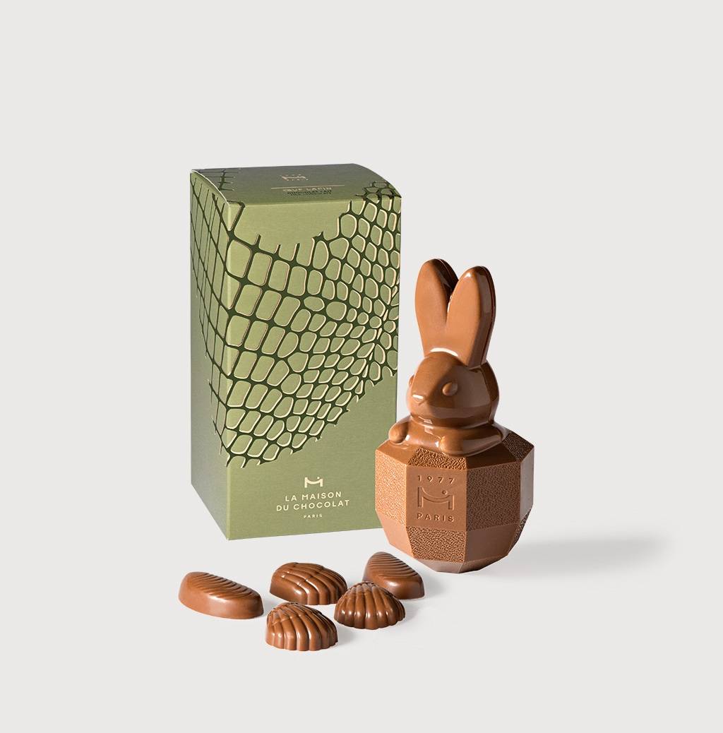 Lapin de Pâques Chocolat Lait sur un fond gris