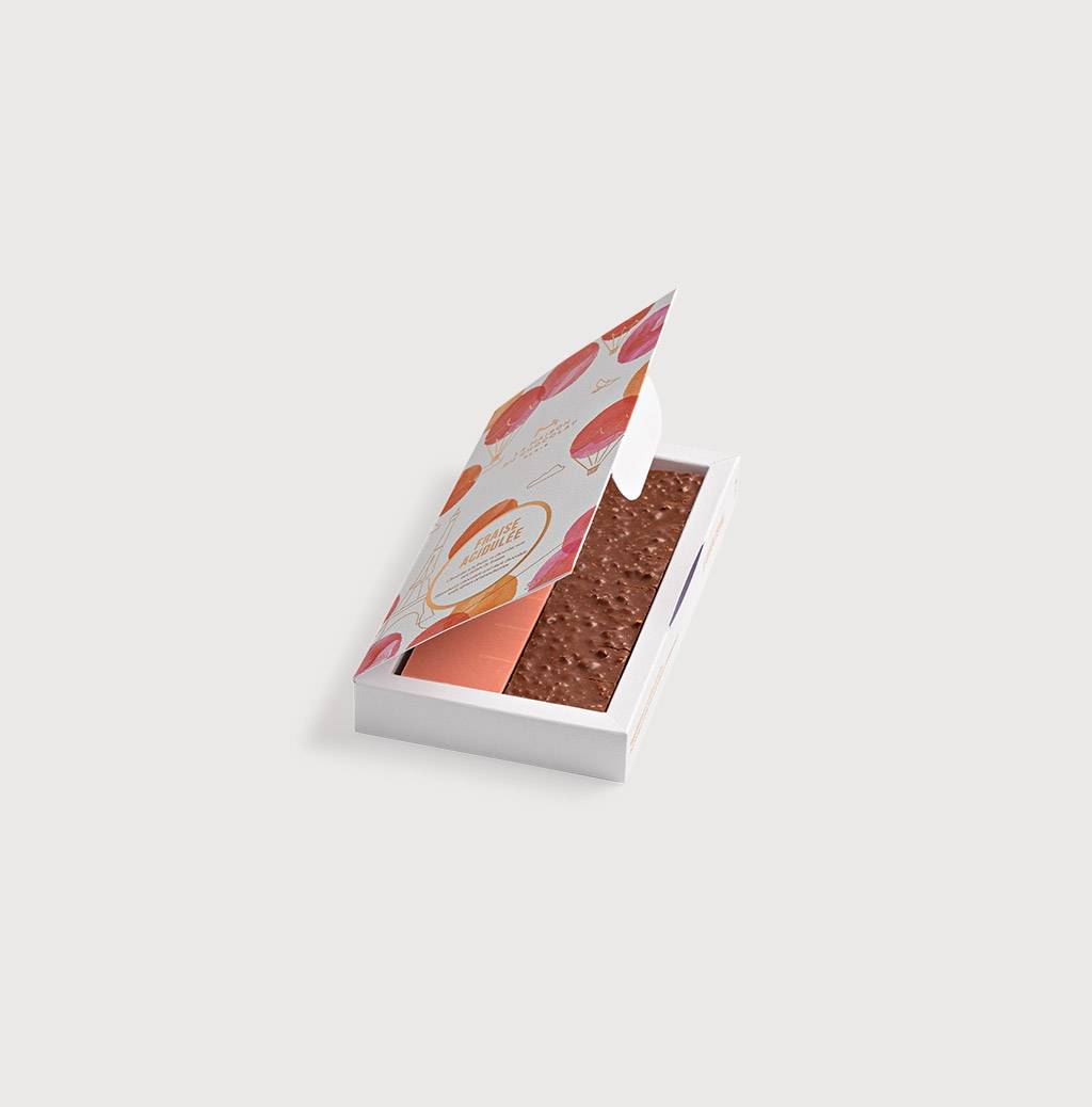 Tablette Chocolat Noir Fraise Acidulée sur fond gris 