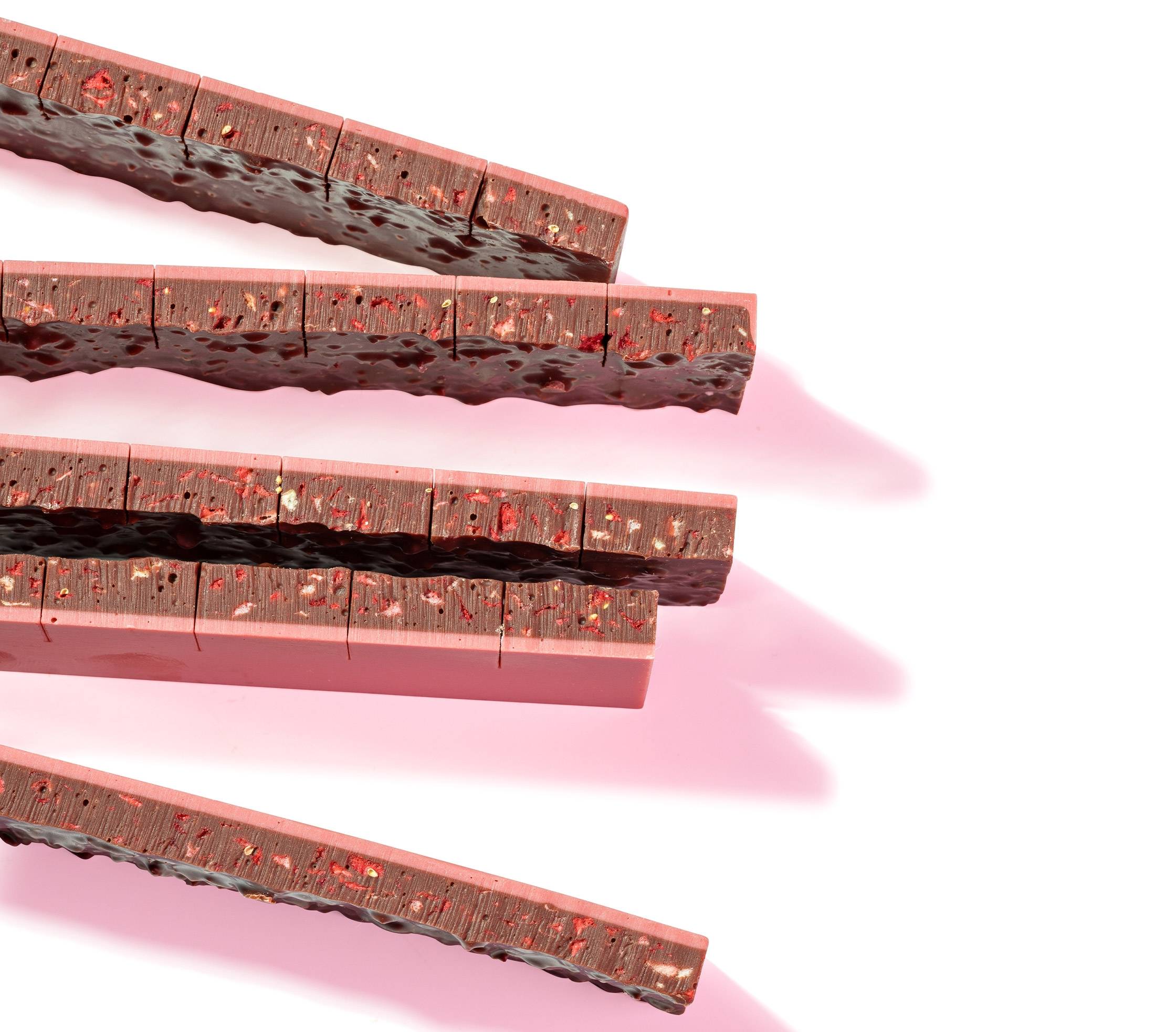 Mise en scène raffinée de la tablette Fraise Acidulée
