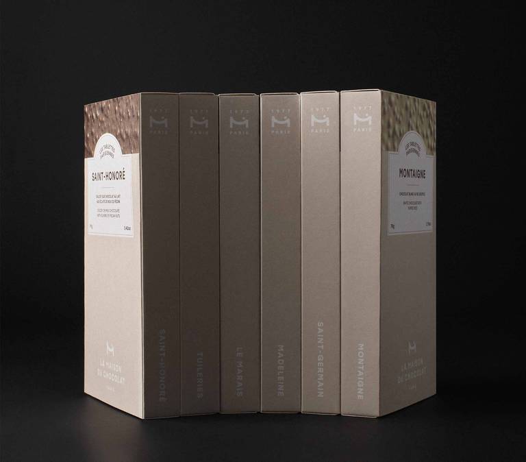 Elegant staging of Parisian tablets