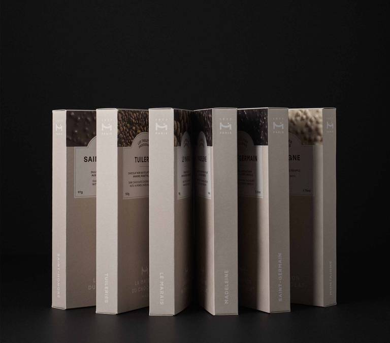 Elegant staging of Parisian tablets