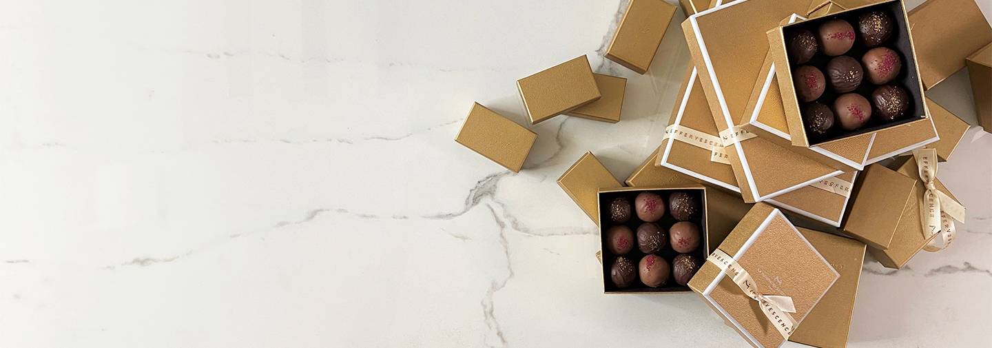 Holidays Champagne Flavor Chocolate Giftbox 20pcs - La Maison du Chocolat  2023