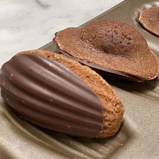 Chocolate madeleines recipe - La Maison du Chocolat