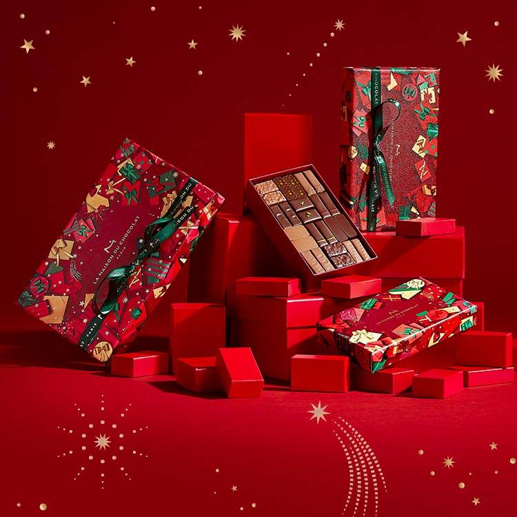 Quà Giáng sinh tuyệt đối 2022 - La Maison du Chocolat: Bức ảnh này sẽ khiến bạn muốn tìm cách đến ngay cửa hàng La Maison du Chocolat để tặng cho người thân và bạn bè món quà Giáng sinh tuyệt đối 2022 đầy ý nghĩa. Sự tinh tế và độc đáo của sản phẩm sẽ khiến quà tặng của bạn trở nên đặc biệt và đầy cảm hứng.